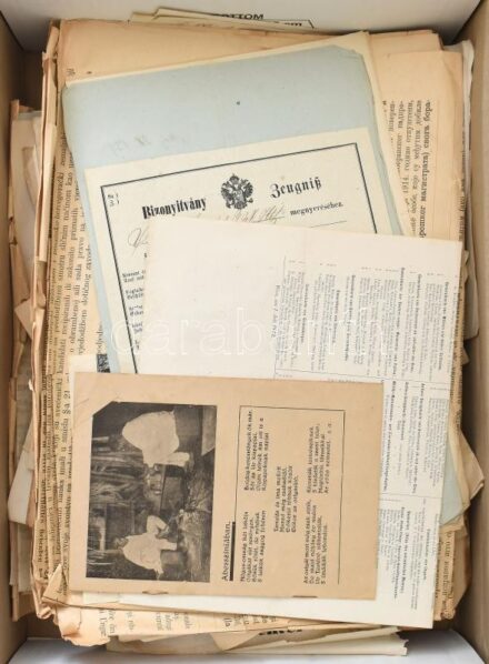 Nagy doboznyi papírrégiség tétel. Számlák, nyomtatványok, hirdetmények, újságok az 1800-as évek elejétől. Érdekes anyag, érdemes átnézni