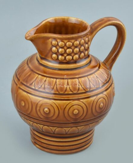 Kelet német porcelán kancsó, jelzett, kopásnyomokkal, m:21cm
