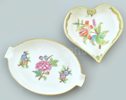 2db Herendi tálka, szív alakú Viktória mintás, ETON hamutál, kopásnyomokkal, d: cca. : 12cm