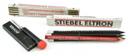 2 db 2 m-es collstock, fém sniccer, 5 fejes csavarhúzó, 5 db ácsceruza