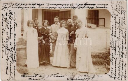 1904 Kalocsa, úri társaság a ház udvarán. photo