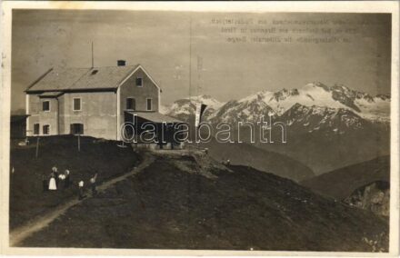 Trins (Tirol), Das Wiener Naturfreundehaus am Padasterjoch bei Steinach am Brenner in Tirol. Im Hintergrunde die Zillertaler Berge / chalet, tourist house. Foto-Technik A. Stefsky (fl)