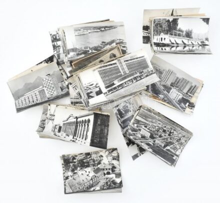 Több száz darab városképes MTI sajtófotó a nagyvilágból, az 1960-as évekből. mind feliratozva, Amerika, Európa, Ázsia, kis országok, érdekes helyek stb 13x18 cm / Collection of several hundreds of town view press photos