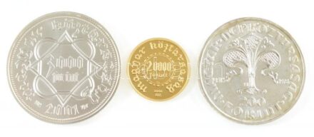 1978. 200Ft Ag 'Első magyar aranyforint' + 2001. 3000Ft Ag 'Ezeréves a magyar pénzverés' + 2001. 20.000Ft Au 'Ezeréves a magyar pénzverés' (6,99g/0.986), mindhárom együtt dísztokban, kettő tanúsítvánnyal T:BU,PP Adamo EM56, EM170,