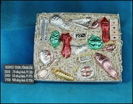 cca 1960-1970 Édesipari termékek színes negatívjai, 8 db, 6×9 cm