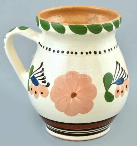 Népi köcsög, jelzett, kopott, mázas kerámia, m:15cm