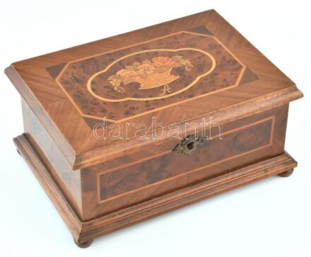 Intarziás biedermeier fadoboz, kopott, működő zár+kulcs, 24x17x15cm