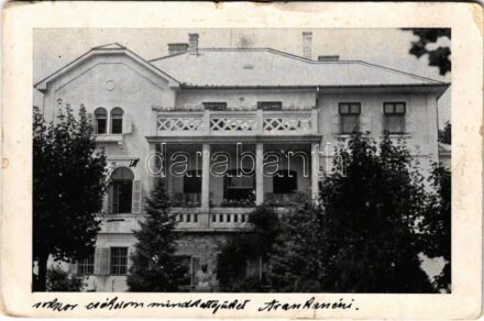 1933 Balatonfüred, Tanárok üdülőháza. Szabó Imre fényképész felvétele (szakadások / tears)
