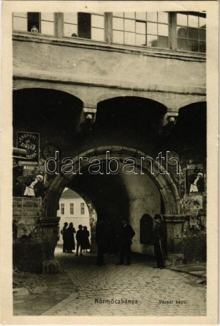 1909 Körmöcbánya, Kremnitz, Kremnica; Városi kapu, Maggi ételízesítő, Singer varrógép reklám, csendőr. Ritter Lipót J. kiadása / city gate, advertisements, gendarme