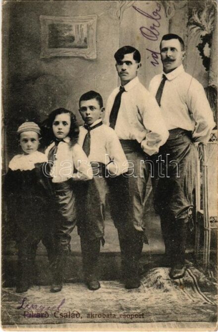 1913 Pikárd család akrobata csoport / Family circus acrobats (EK) + 'Reformátuskovácsháza'