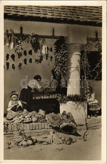 1937 Magyarház tornáca / Hungarian folklore