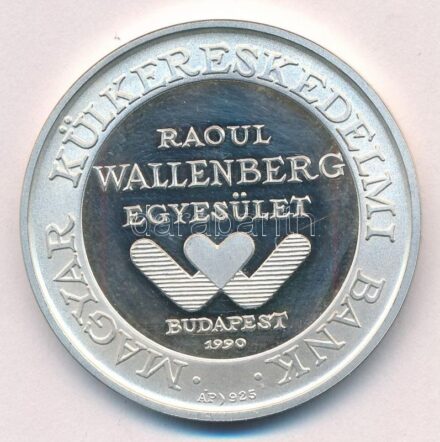 Lebó Ferenc (1960-) 1990. 'Magyar Külkereskedelmi Bank / Raoul Wallenberg Egyesület' Ag emlékérem (36.11g/0.925/42.5mm) tokban T:1- (PP) kis patina, karcos alapfelület