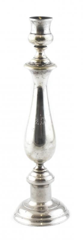Gyertyatartó, alpakka, kopásnyomokkal. m.: 29, 5 cm.