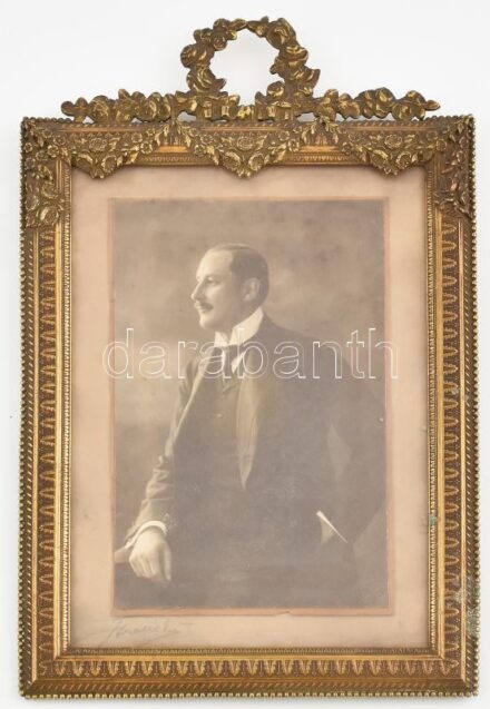Antik asztali fényképtartó. Öntött réz. cca 1890. Régi fényképpel. 16x22 cm