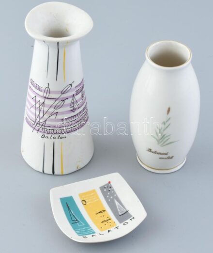 3 db retro balatoni szuvenír porcelán tárgy: Kőporc, Hollóházi. 14 cm-ig