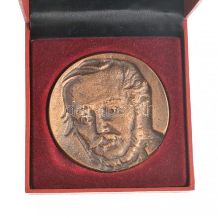 ~1970. Kossuth Lajost vagy Széchenyi Istvánt ábrázoló, öntött Br plakett felirat nélkül, eredeti tokban (62mm) T:2