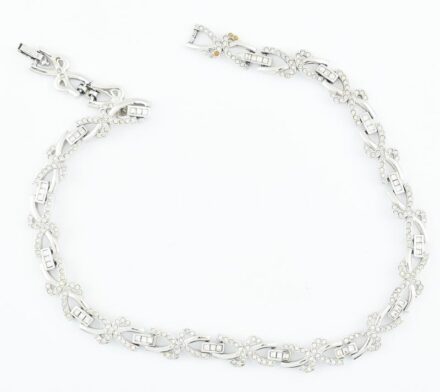 Swarovski jelzésű ródiumozott fém nyaklánc, strasszokkal díszítve, néhány kő hiányzik, h:42cm