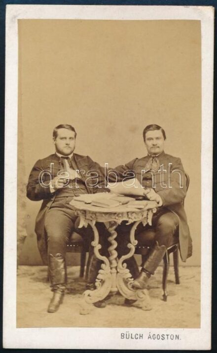 cca. 1860 ismeretlen férfiak, keményhátú fotó, Bülch Ágoston Pesti műterméből, cca.10×6 cm