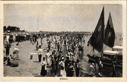 Grado, beach, bathers, boats (fl)