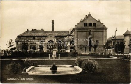 1932 Szolnok, Tisza szálloda. Róth Dezső kiadása (szakadás / tear)