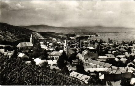 Tokaj, látkép zsinagógával. Képzőművészeti Alap Kiadóvállalat