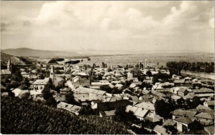 Tokaj, látkép zsinagógával. Képzőművészeti Alap Kiadóvállalat