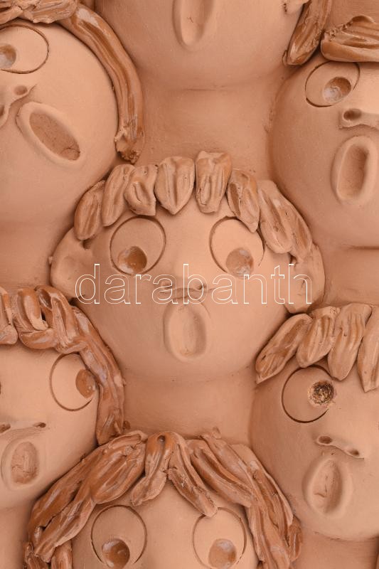 Antalfiné Szente Katalin: Kórus. Festett kerámia, jelzett, hibátlan , 47x24cm - Image 2