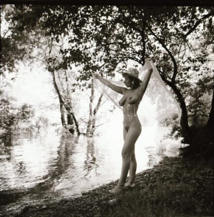 cca 1988 előtt készült akt felvételek, Menesdorfer Lajos (1941-2005) budapesti fotóművész hagyatékából, 5 db vintage NEGATÍV, 6x6 cm