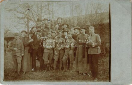 1918 Zenta, Senta; Első világháborús osztrák-magyar katonák, papok és tanulók csoportképe / WWI K.u.k. military, soldiers, priests and students. photo (EK)