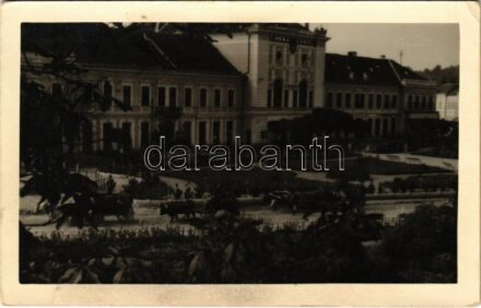 1940 Nagykároly, Carei; Cinema Carol / Károly mozi, ökrös szekerek / cinema, ox carts. photo (EK)
