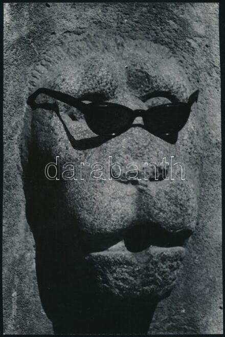 1969 Hajdu György (?-?) dunaújvárosi fotóművész hagyatékából feliratozott vintage fotóművészeti alkotás (Napfény), a kép a Gyulán megrendezett, nyári fotóművészeti alkotótelepen készült, 24,1x15,9 cm