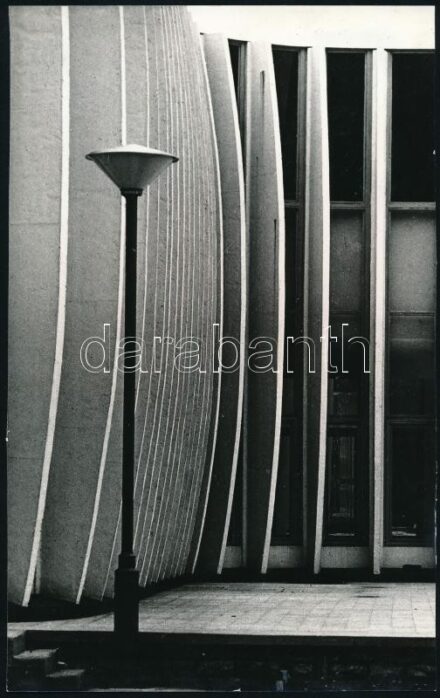 1972 Érdi György bonyhádi fotóművész feliratozott, vintage fotóművészeti alkotása, a kép az Esztergomban megrendezett, nyári fotóművészeti alkotótelepen készült, 24x15 cm