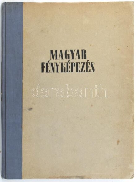 Magyar fényképezés. Hungarian Photography. Photographie Hongroise. Das Ungarische Lichtbild. 1939. Ezt a könyvet Kinszki Imre, Seiden Gusztáv, és Vadas Ernő közreműködésével Rosner Károly szerkesztette. Bp., 1939., Officina, 31 p.+80