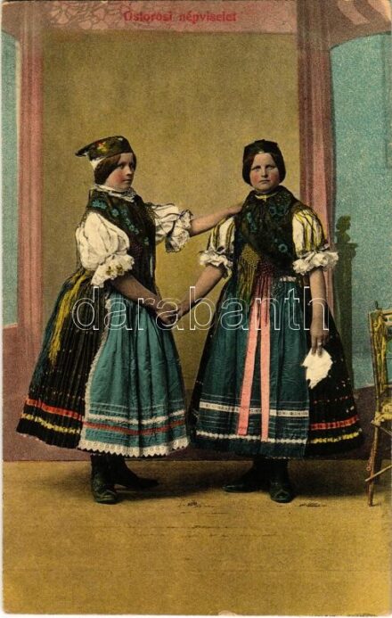 Ostorosi népviselet, magyar folklór (EK)