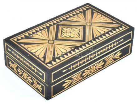 Faragott fadoboz, kopott, 20x12x5,5cm