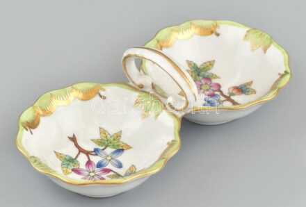 Herendi Viktória mintás só és borstartó, kézzel festett porcelán, jelzett, kopásnyomokkal.