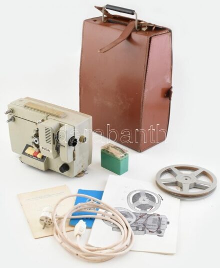 Rusz Dual Super 8-as 8mm-es vetítőgép, hiányos, sérült bőrtokban.