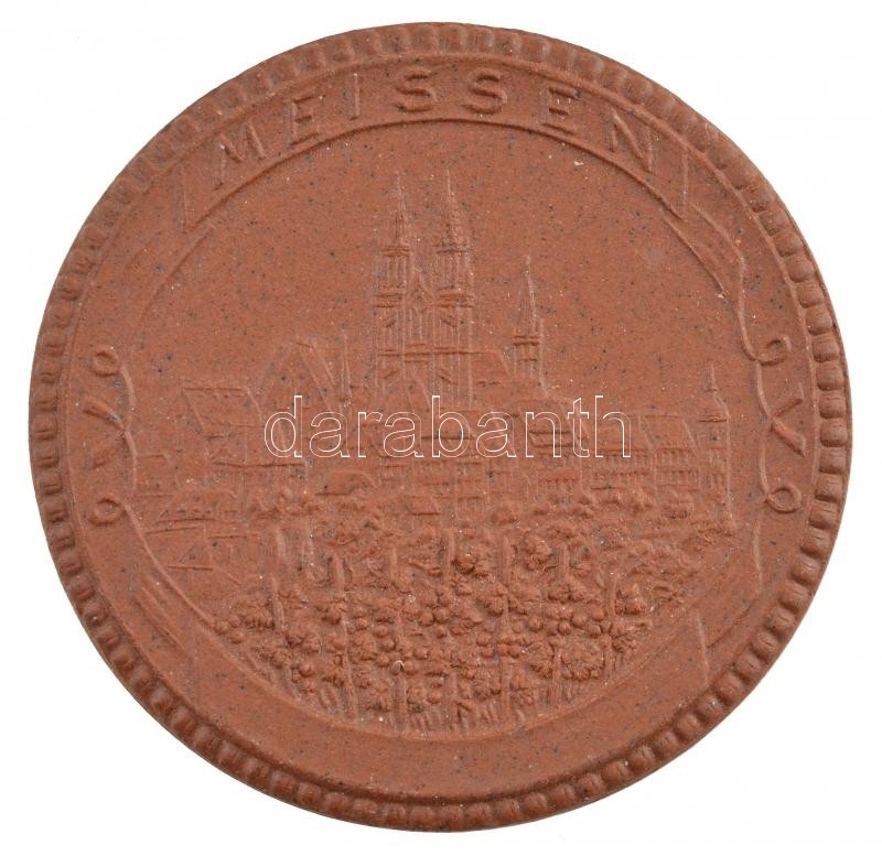 NDK ~1960. 'Meissen' kétoldalas kerámia emlékérem, a 'Meisseni Porcelánmanufaktúra' gyártói jelzésével (36mm) T:1 GDR ~1960. 'Meissen' two-sided ceramic medallion, with mark of the 'Porcelain Manufactory of Meissen' (36mm) C:UNC - Image 2