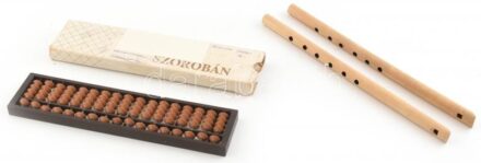 Szorobán számoló eszköz + 2 db fa furulya