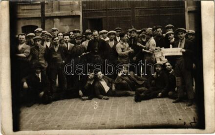 1925 Paris, Usin de Citroen / automobile factory with workers / Párizsi Citroen autógyár dolgozói. photo