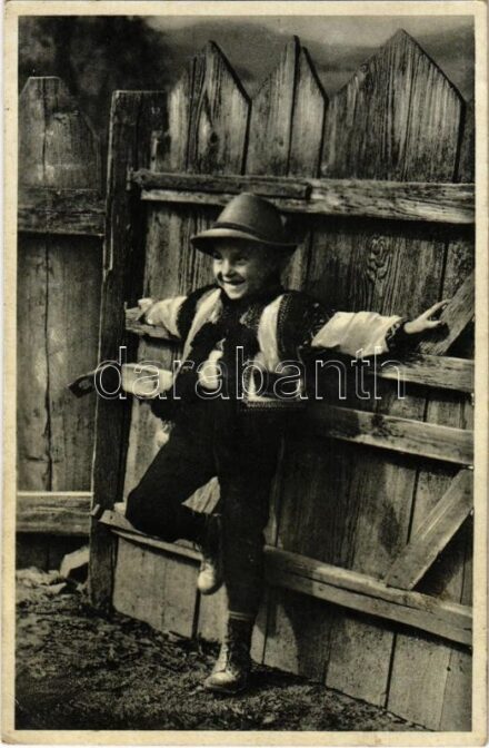 1934 Rahó, Rachov, Rahiv, Rakhiv; Rachovsky sibal / Rahói fiú, kárpátaljai folklór / Transcarpathian folklore, boy from Rakhiv (r)