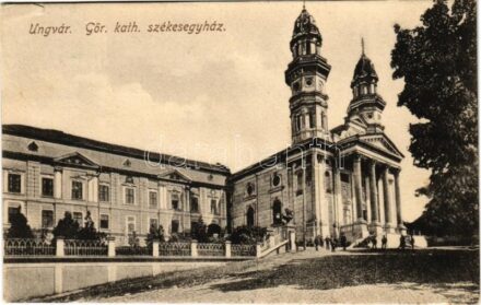 1915 Ungvár, Uzshorod, Uzhhorod, Uzhorod; Görögkatolikus székesegyház és püspöki palota. Singer Laura kiadása / cathedral and bishop's palace (kis szakadás / small tear)