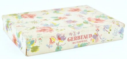 Gerbeaud papírdoboz, sérülésekkel, 21×15×3 cm