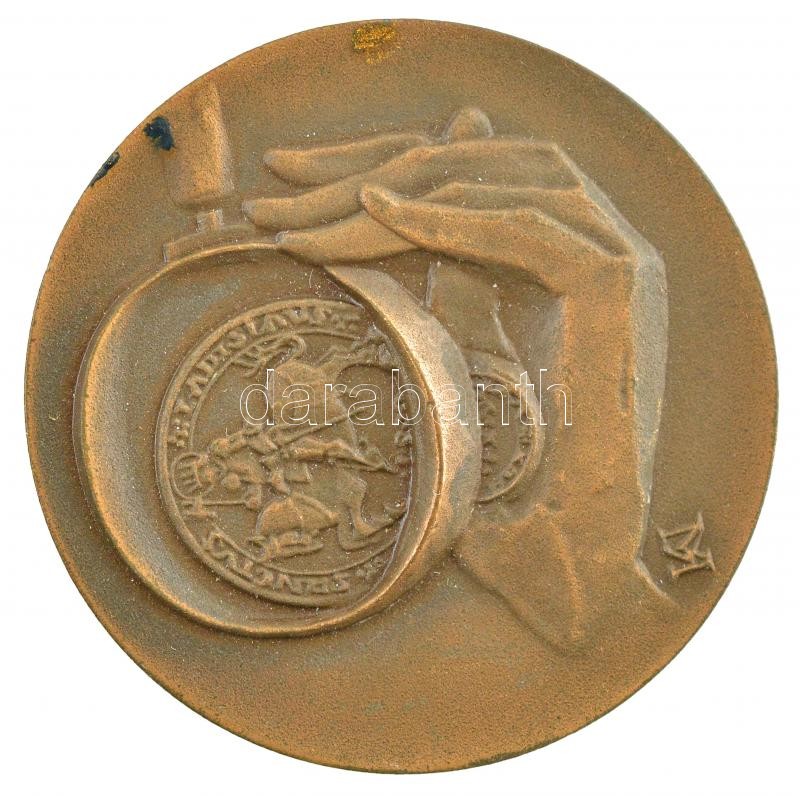 Kiss Nagy András (1930-1997) 1981. 'A Magyar Numizmatikai Társulat LXXX éves fennállásának emlékére' Br emlékérem (40mm) T:1-