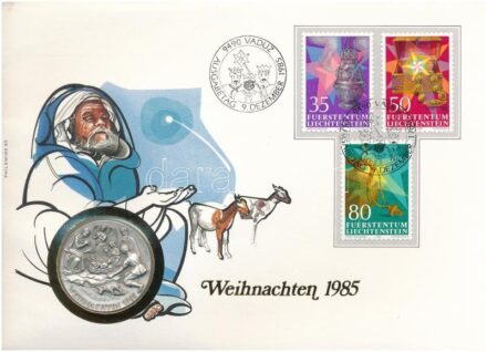 Liechtenstein 1985. 'Karácsony' jelzett Ag emlékérem felbélyegzett borítékban, elsőnapi bélyegzéssel, német nyelvű leírással (0.900) T:1 Liechtenstein 1985. 'Christmas' hallmarked Ag commemorative medallion in envelope with stamp and