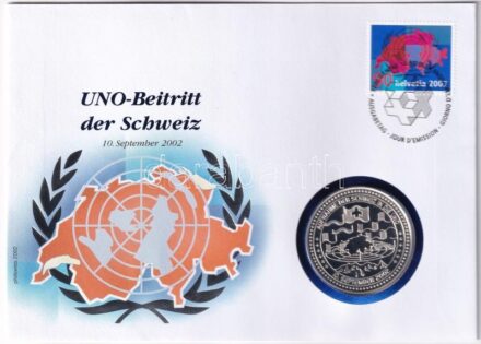 Svájc 2002. 'Svájc belép az ENSZ-be' jelzett Ag emékérem felbélyegzett borítékban, bélyegzéssel, német nyelvű leírással (0.999) T:PP patina Switzerland 2002. 'Switzerland joins the United Nations Organization' hallmarked Ag