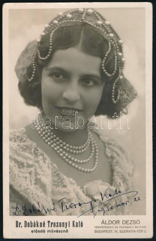 1930 Dr. Dobákné Trozonyi Kató művésznő aláírása az őt ábrázoló fotón