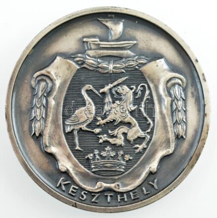 1974. 'Magyar Éremgyűjtők Egyesülete - Keszthelyi Csoport' Keszthely kétcímeres ezüstpatinázott bronz emlékérme, eredti tokban (70mm) T:1-