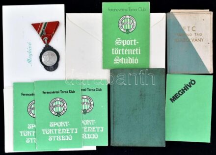 cca 1970-1981 vegyes Ferencvárosi Torna Club tétel: 2 db fényképes FTC pártoló tag igazolvány; 2 db meghívó FTC Baráti Kör rendezvényeire, egyik eredeti borítékjában; 5 db FTC Sporttörténeti Stúdió meghívó vagy igazolvány, FTC