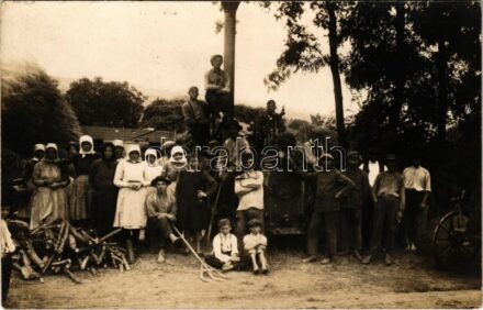 Ismeretlen település, cséplés. photo (EK)